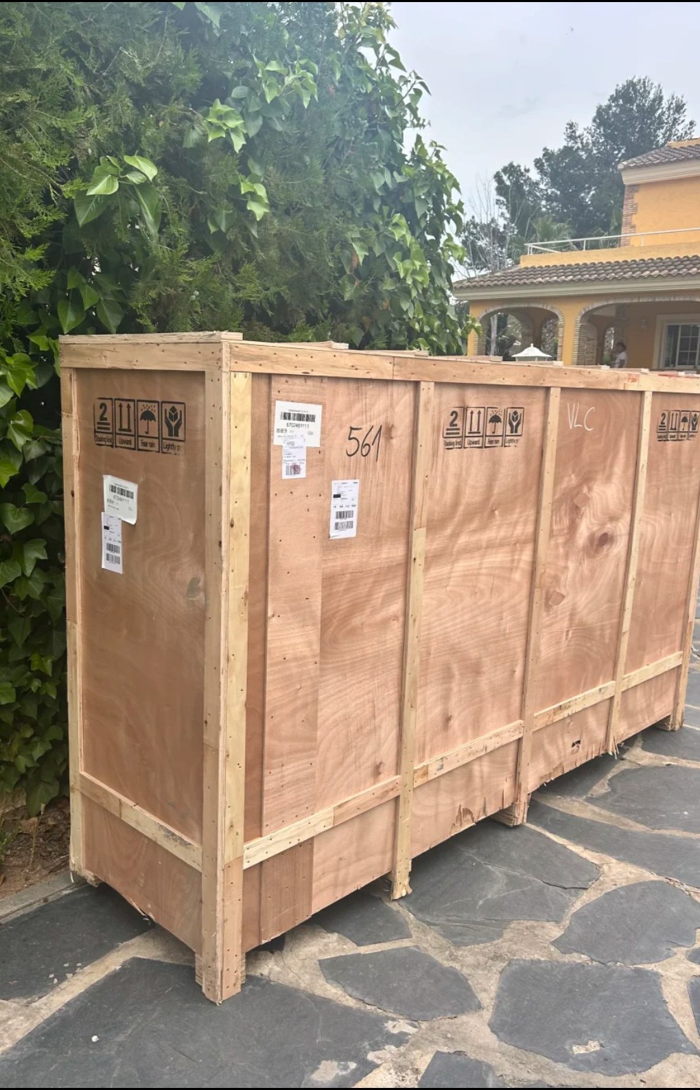 Custom kitchen delivered to Valencia, Spain