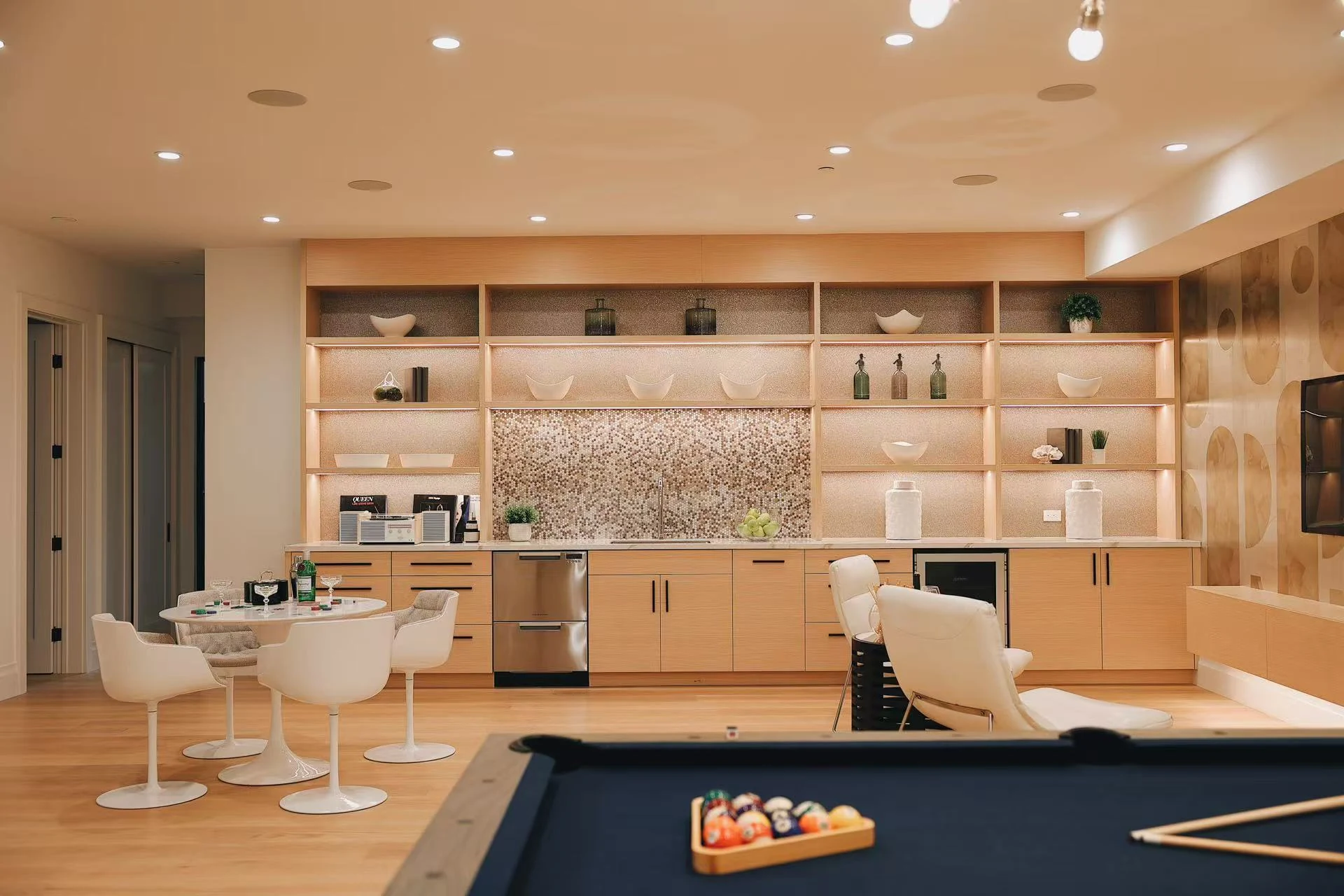Complete residence created through Foshan manufacturing