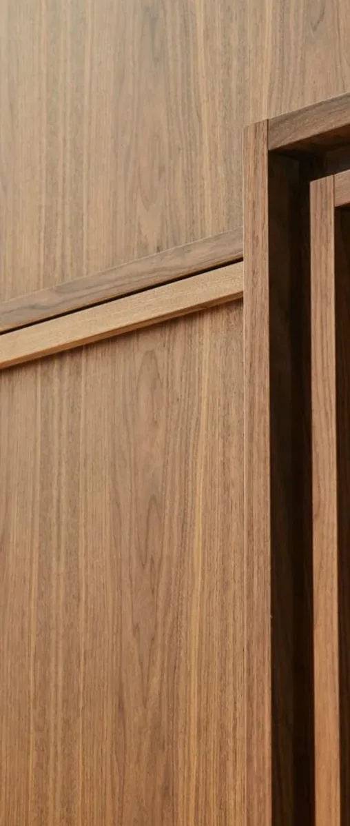 Layered veneer door edge detail