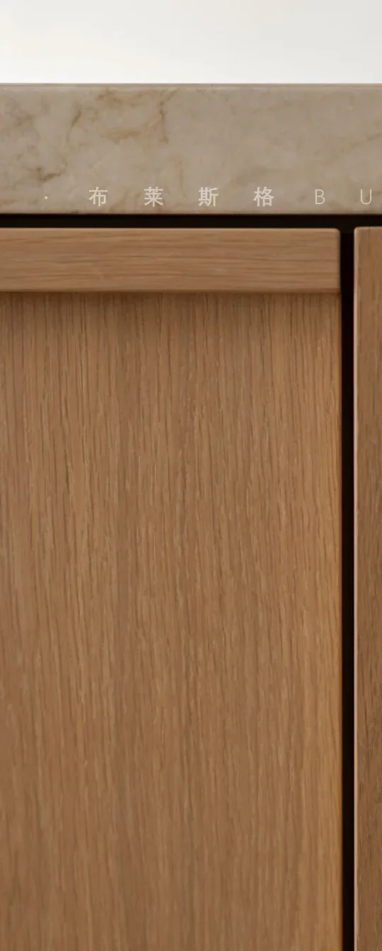 Two-tone finish junction on cabinetry