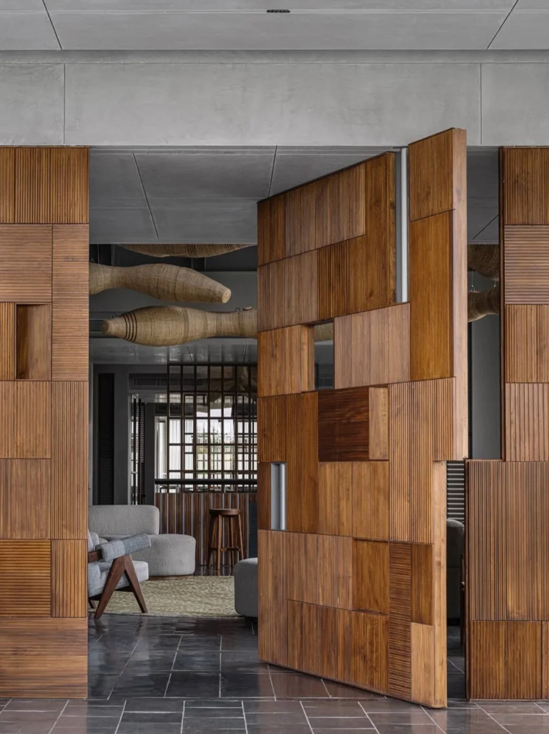 Fluted timber pivot doors