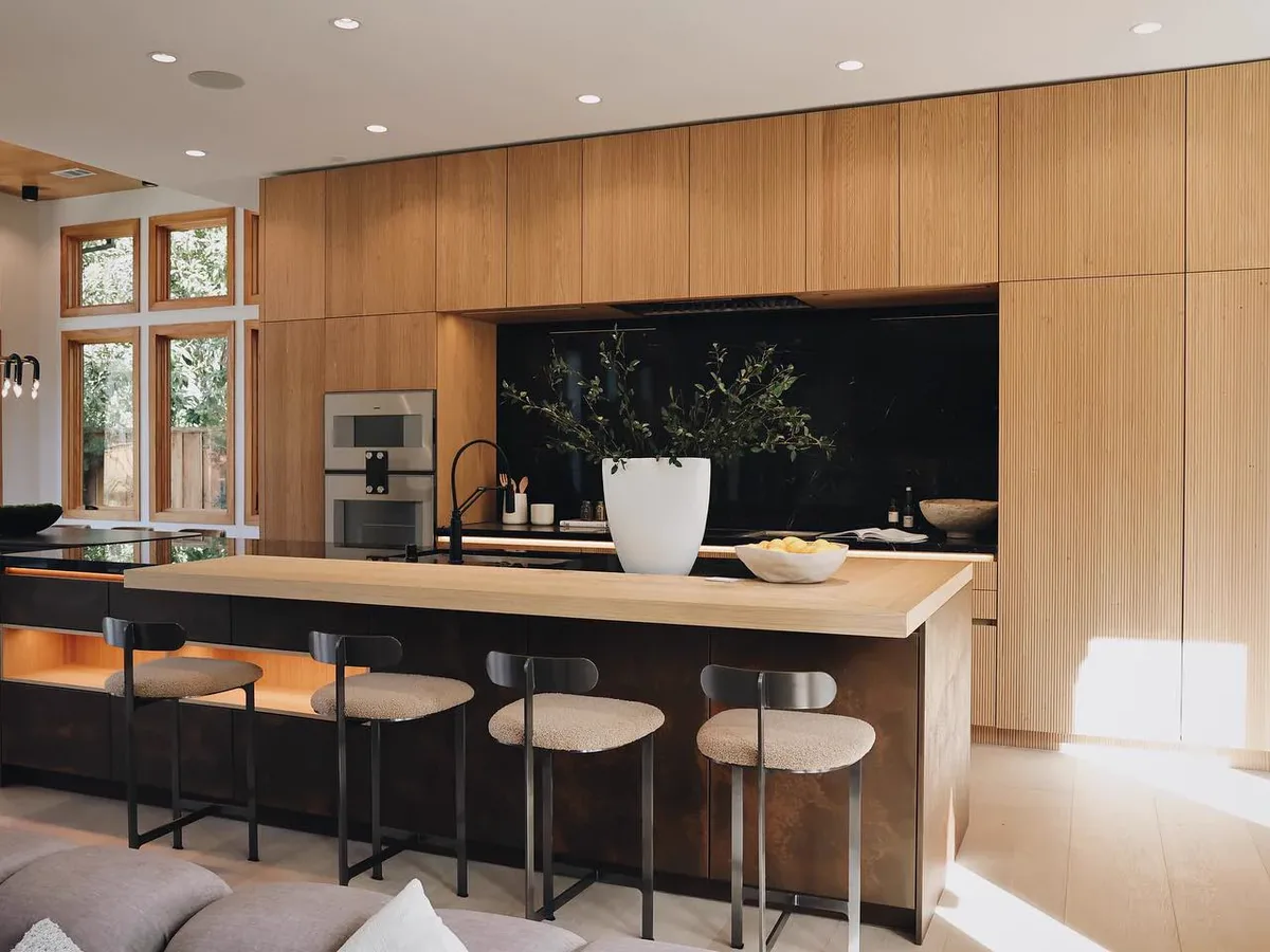 Oak kitchen cabinetry, product reference