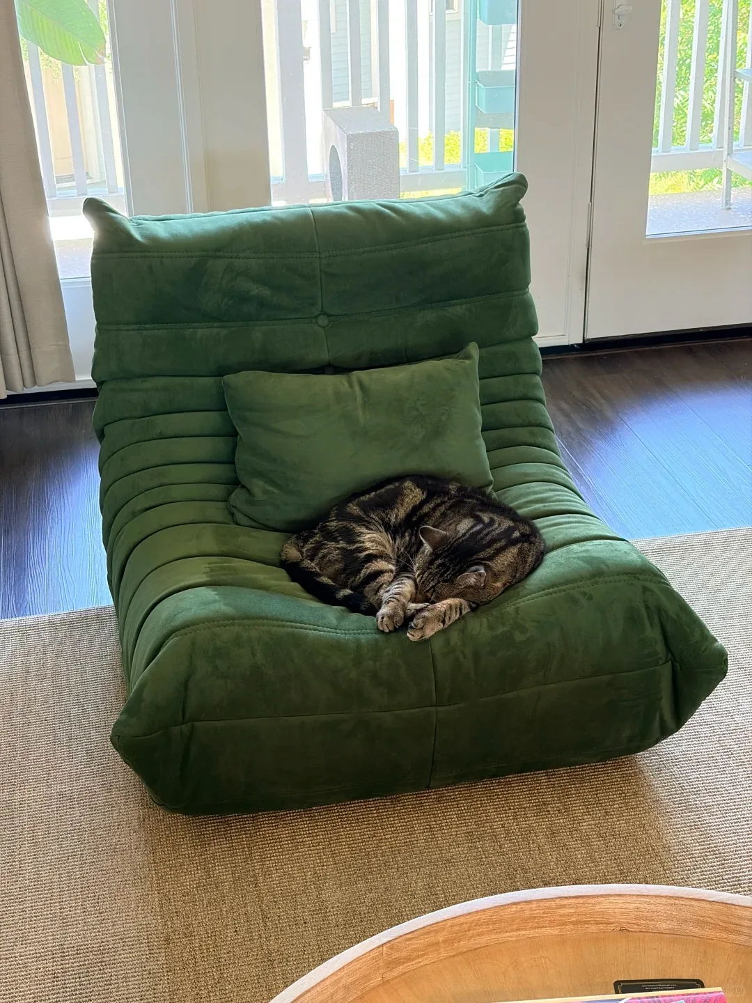 Deep green low lounge chair