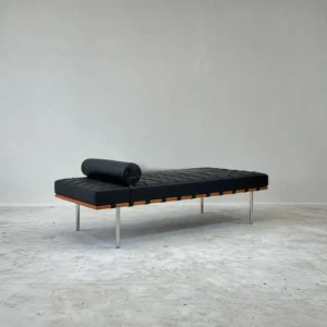 Art Leather M Bench in leather — front view