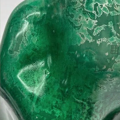 Green Lacquer Organic Sculpture, 23 x 21 x 32 cm in olive — detail
