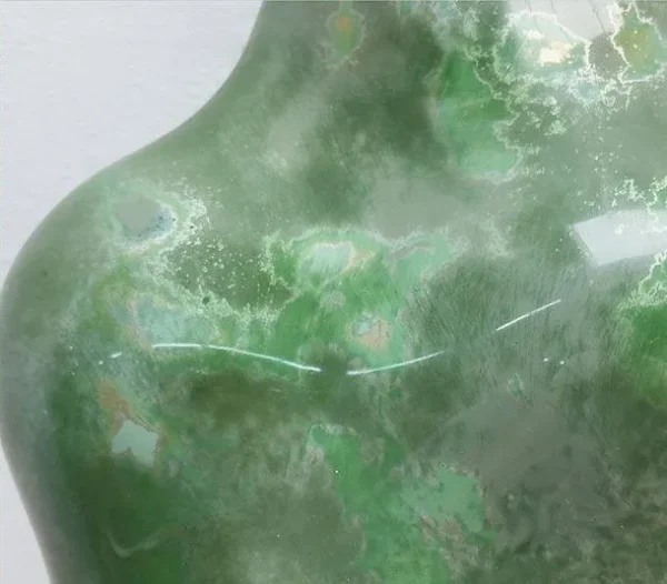 Emerald Lacquer Lobed Sculpture, 23 x 21 x 32 cm in olive — detail