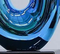 Blue-Green Glass Loop Sculpture on Black Base, 30 x 43.5 cm in blue — detail