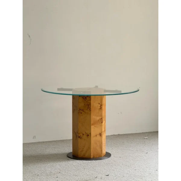 Burl Veneer Pedestal Table with Round Glass Top, 110 x 75 cm in clay — in a room setting