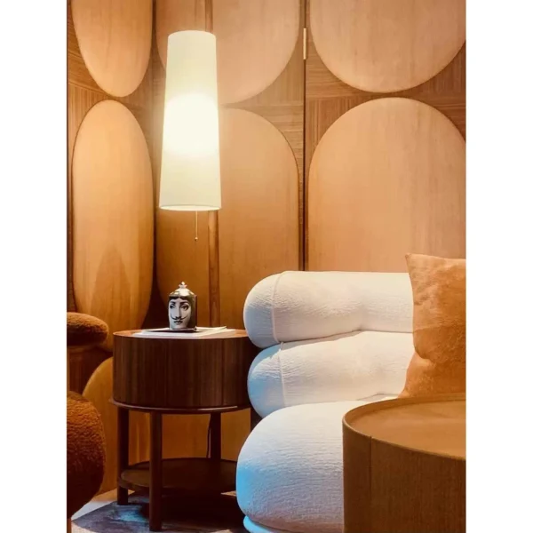 Giraffe Walnut Floor Lamp with Side Table, 180 cm in walnut — in a room setting
