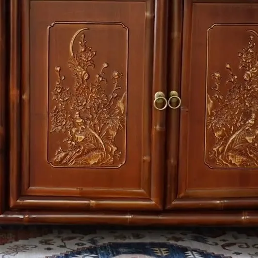 Gilt-Painted Bird and Flower Four-Door Sideboard in clay — detail
