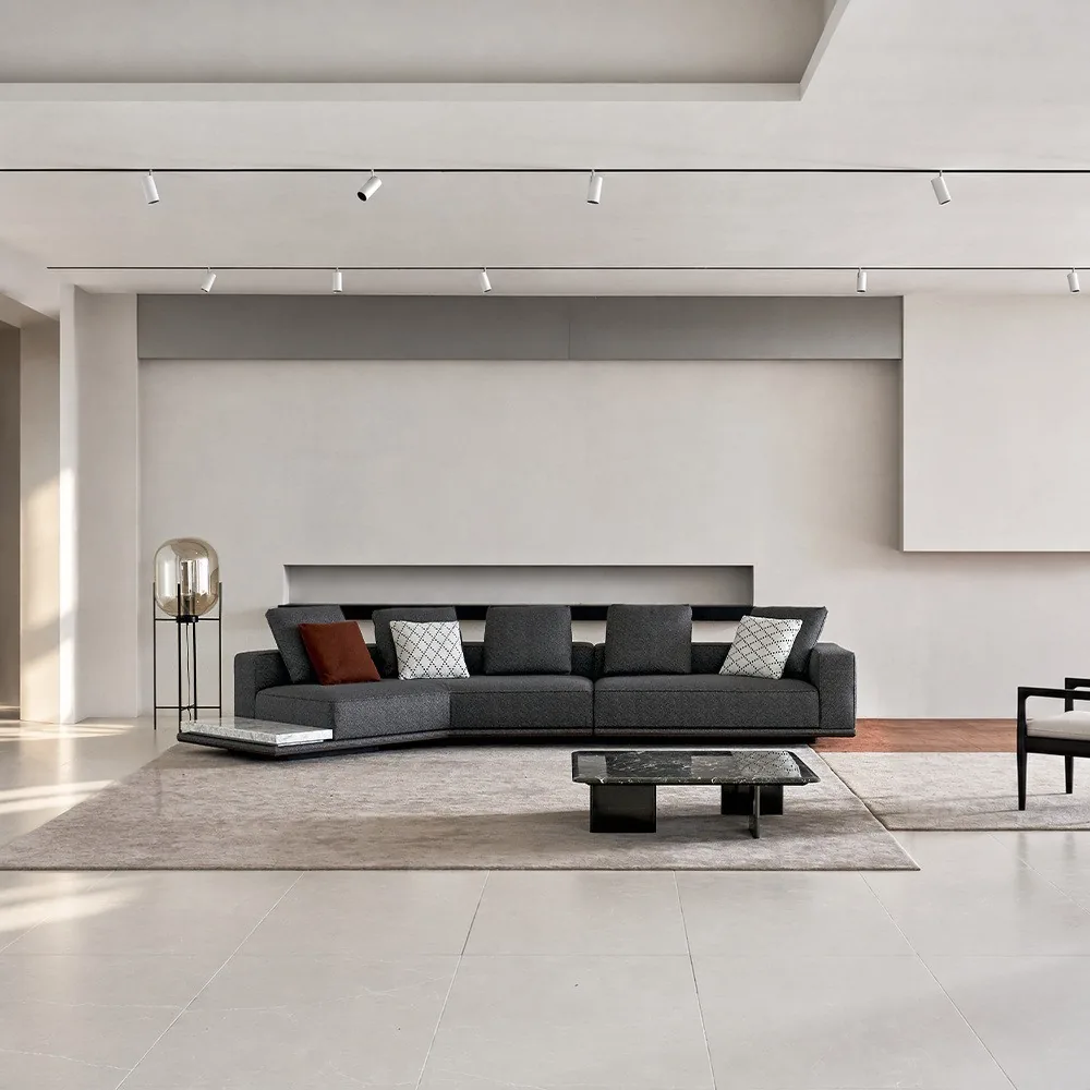 Horizon Sofa Details in leather — front view