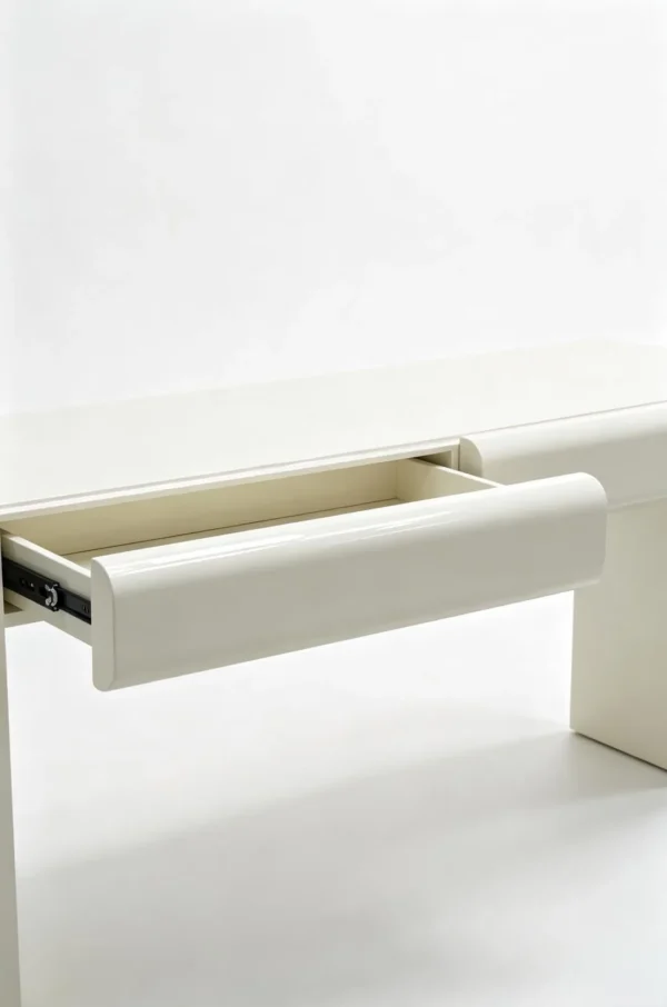 White Lacquered Waterfall Desk with Rounded Edges, 178 cm in ivory — detail