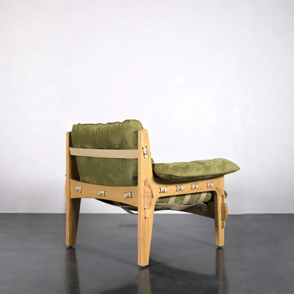 Leisure Armchair in leather — front view