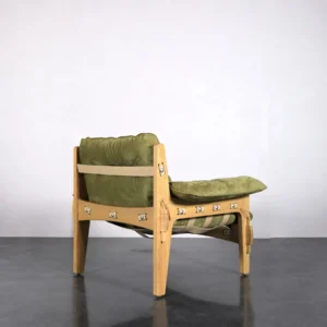 Leisure Armchair in leather — front view