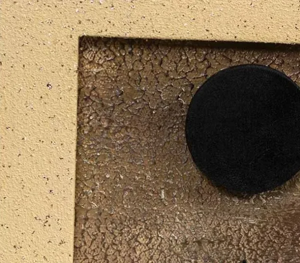 Small Sand Panel with Black Circle and Triangle, 35 x 35 cm in sand — detail