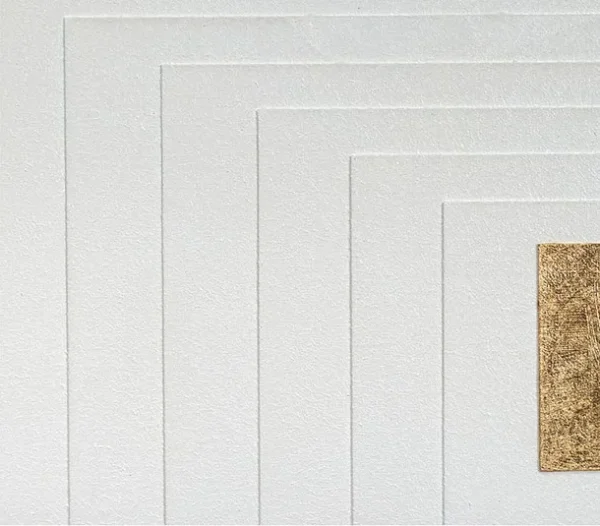 White Concentric Square Relief with Gold Seal, 80 x 80 cm in ivory — detail