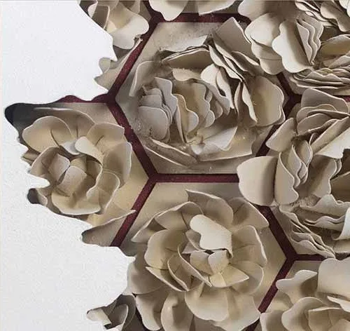 Gold Honeycomb Rose Relief in Dark Frame, 60 x 60 cm — detail