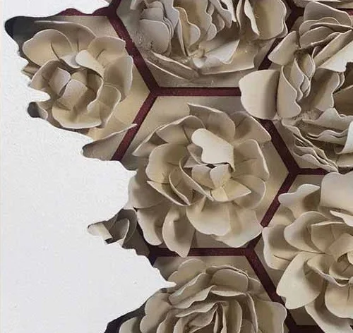 Gold Honeycomb Rose Relief in Dark Frame, 60 x 60 cm — detail