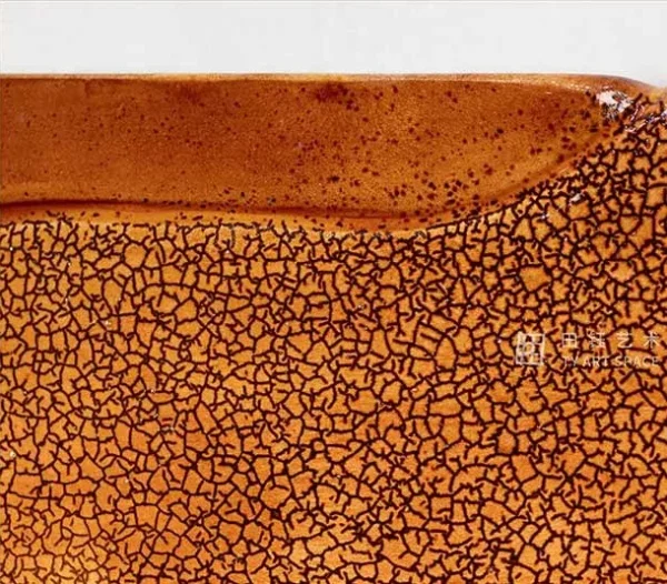Rust Glazed Slab with Glossy Edge, 100 x 100 cm in rust — detail