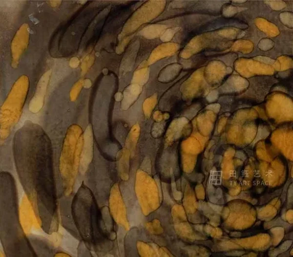 Tortoiseshell Spiral Panel on Grey Wash, 78 x 119 cm in clay — detail