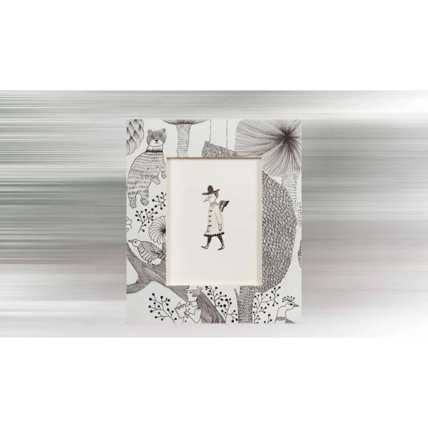 Illustrated Border Panel with Figure Print, 30 x 35 cm in ivory — in a room setting