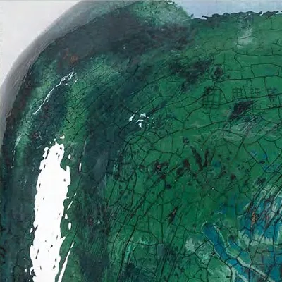 Emerald Marbled Glazed Slab, 100 x 100 cm in olive — detail