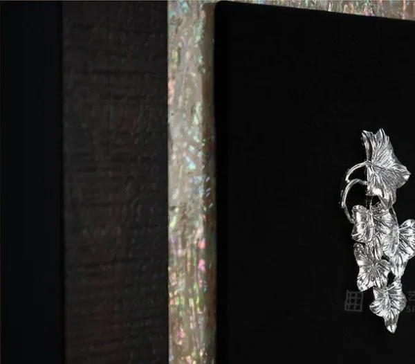 Small Silver Motif in Black Frame with Tassels, 30 x 30 cm — detail
