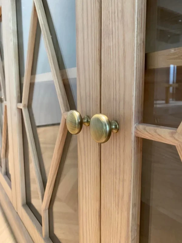 Tuscan Solid Wood Sideboard with Lattice Glass Doors in natural oak — detail