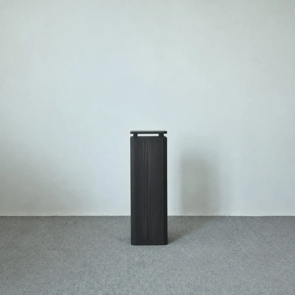 Sandblasted Cedar Pedestal with Stone Top, 110 cm in black — front view