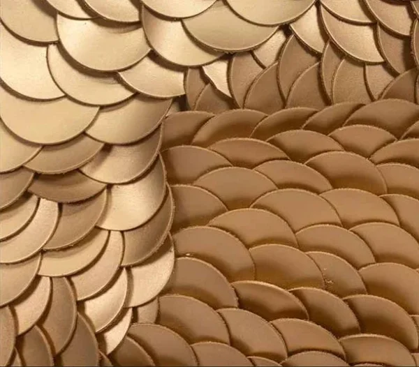 Round Gold Feather Relief Disc, 130 cm in brushed brass — detail