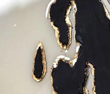 Round Black and Cream Marble Ink Disc Set of 3, 35 cm Each in black — detail