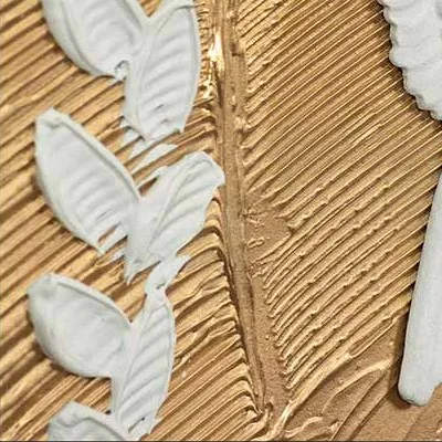 Round Gold Bird Disc with Convex Mirror, 100 cm in brushed brass — detail