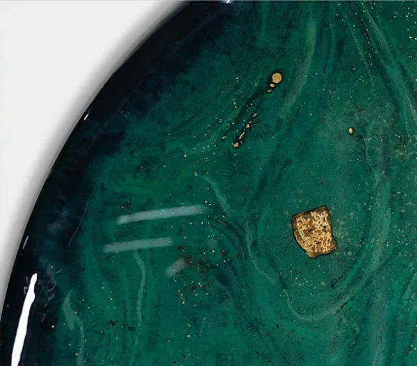 Round Malachite Glazed Disc with Gold Flecks, 150 cm in olive — detail