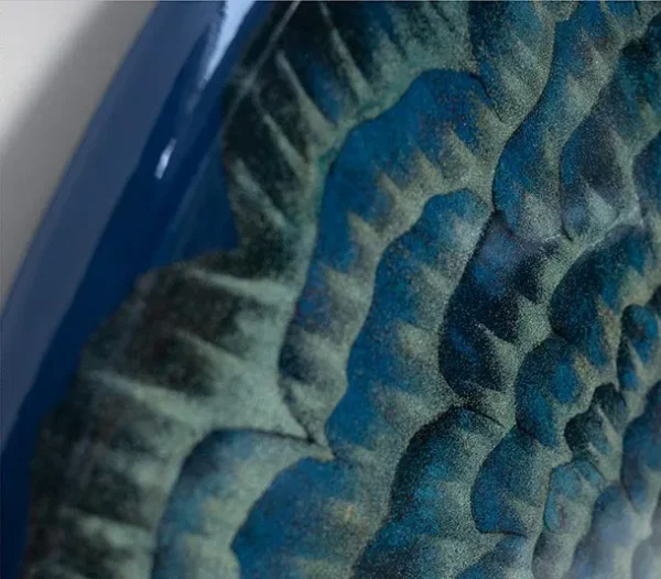 Round Teal Ripple Relief Disc, 120 cm in blue — detail