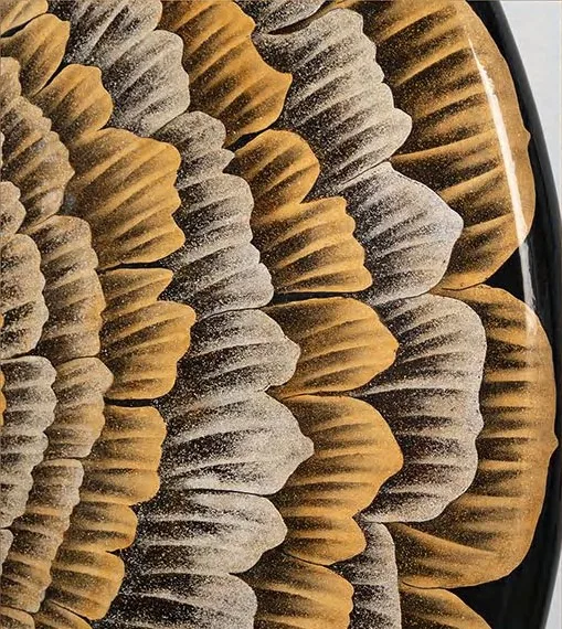 Round Carved Wood Feather Disc with Lacquer, 120 cm in brushed brass — detail