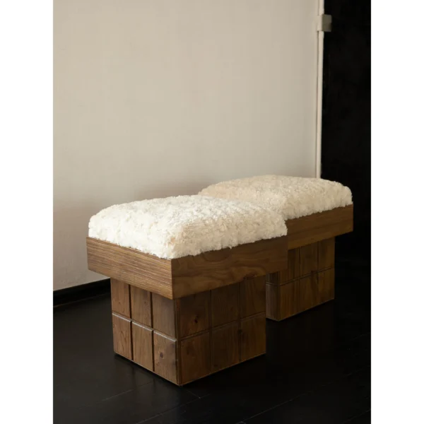 Solid Wood Grid Pouf with Cream Upholstered Top, 48 cm in clay — in a room setting