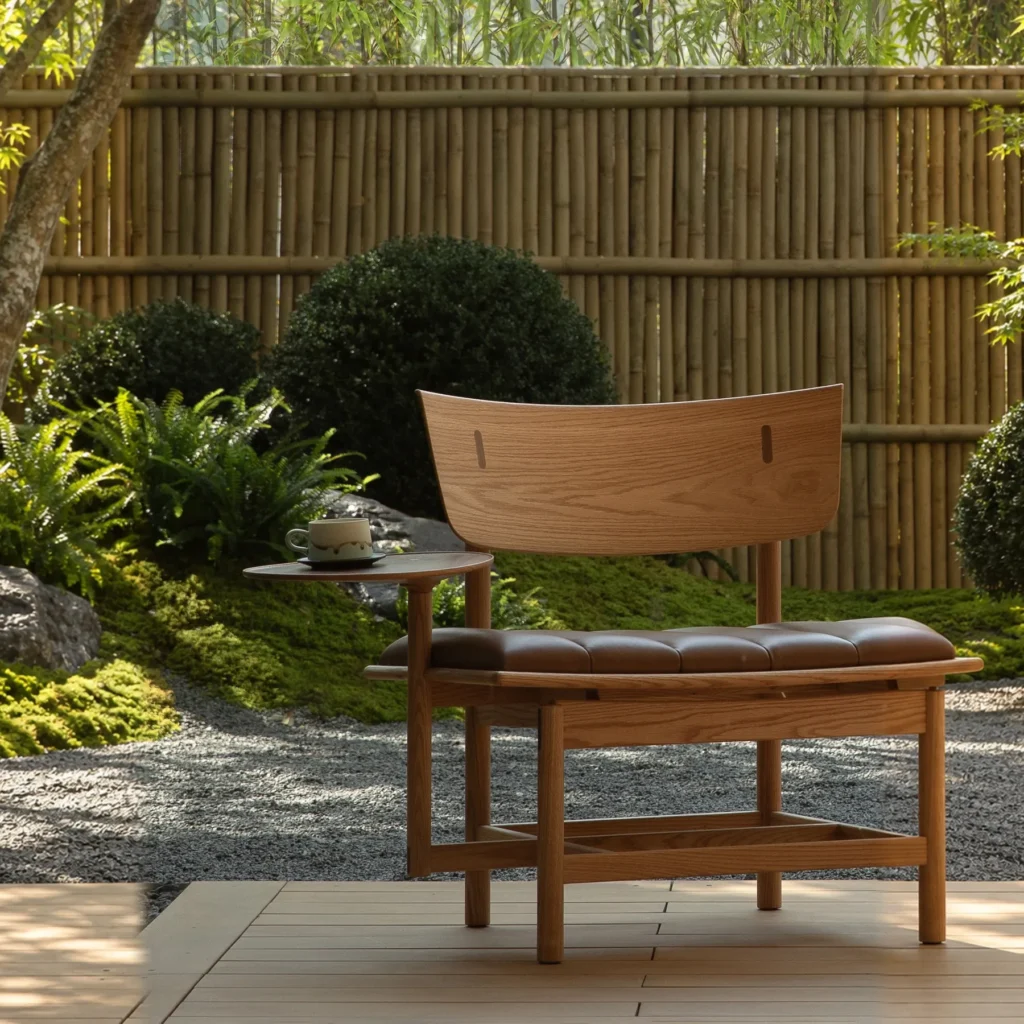 Solo Coffee Chair in Oak with Leather Seat and Side Tray — front view