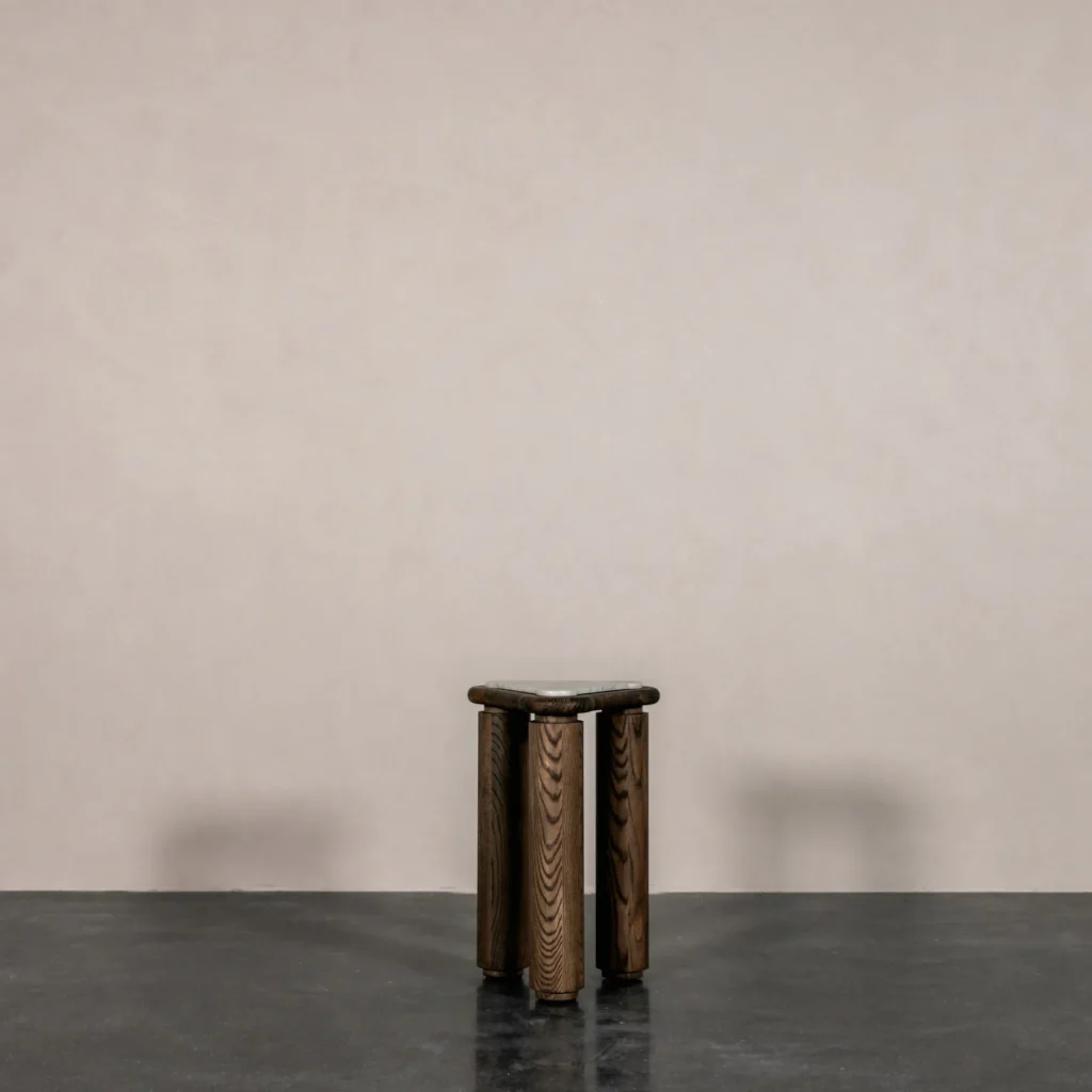 Triangular Ash Side Table with Marble Top, 33 cm in walnut — front view