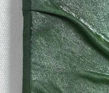 Green Crumpled Leather Relief Set of 3, 40 x 60 cm Each in olive — detail