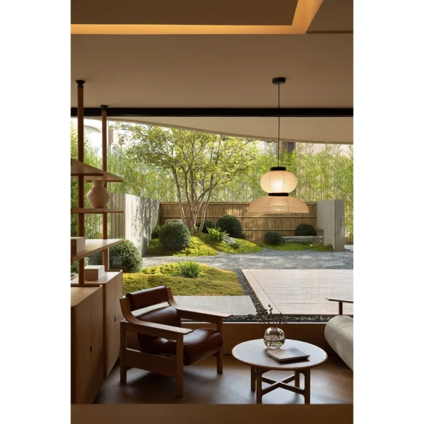 Xiaoyao Oak Lounge Chair in Chestnut Leather, 82 cm — in a room setting