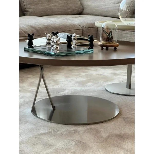 Yuanman Round Coffee Table Set with Tray Tops in black — in a room setting