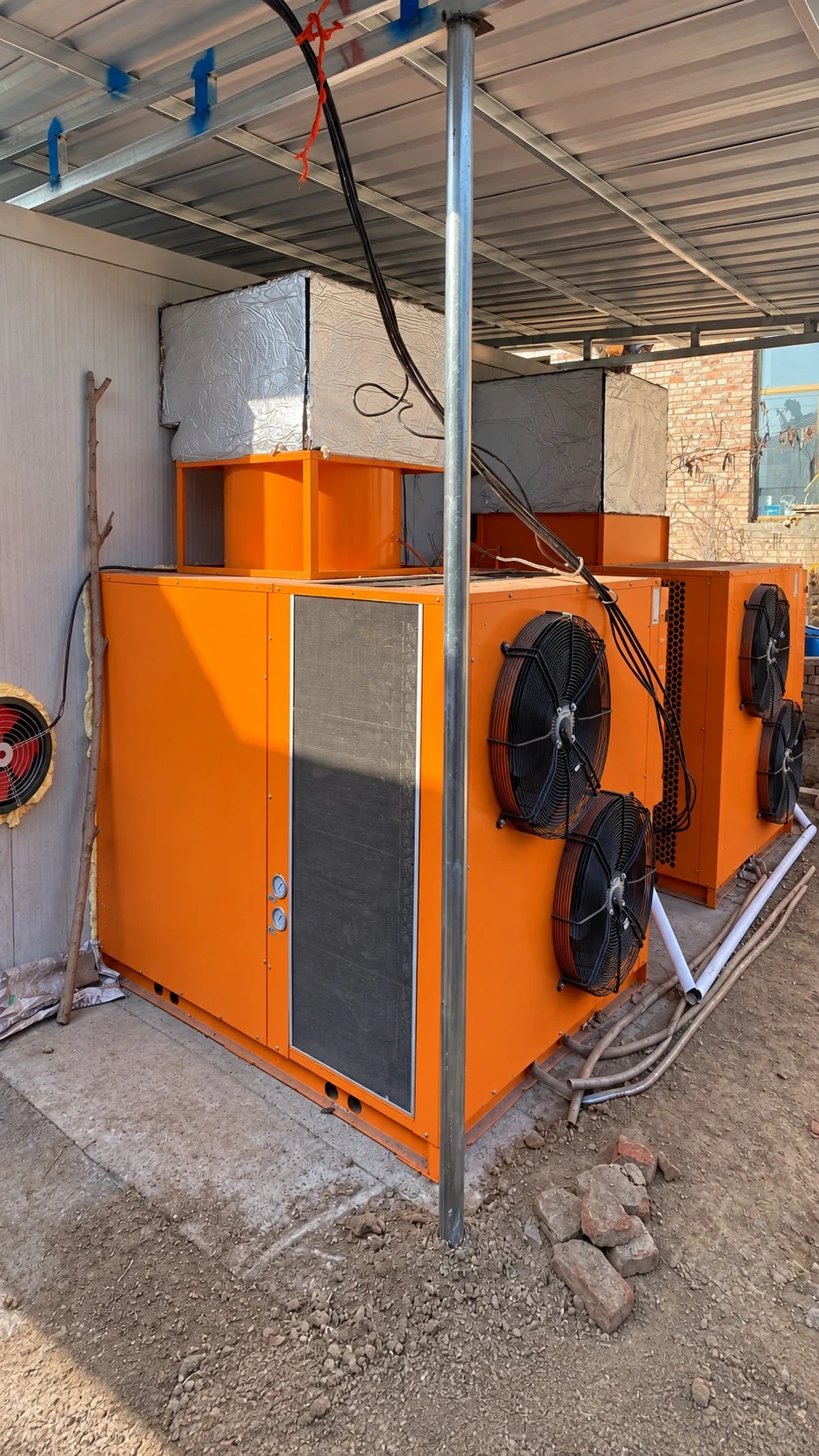 Industrial kiln-drying equipment with circulation fans