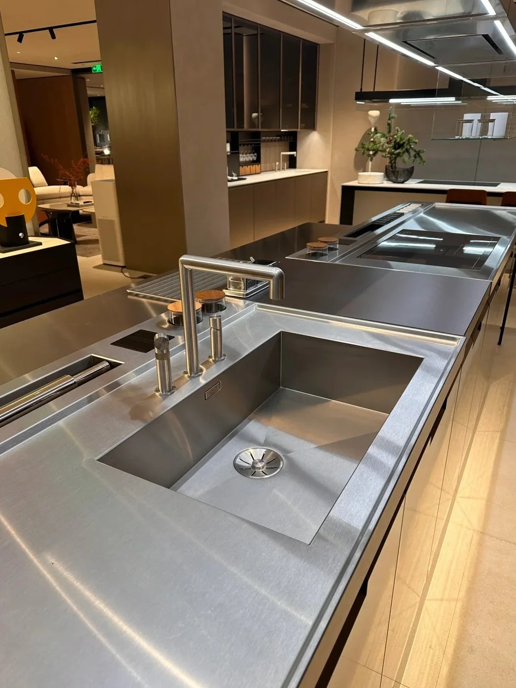 Large stainless surfaces reveal fabrication quality quickly: flatness, corner seams, sink integration and grain direction all matter.