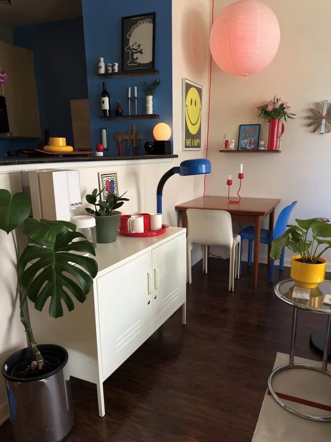 Metal does not need to dominate a room; small accents can support a colorful, layered interior.
