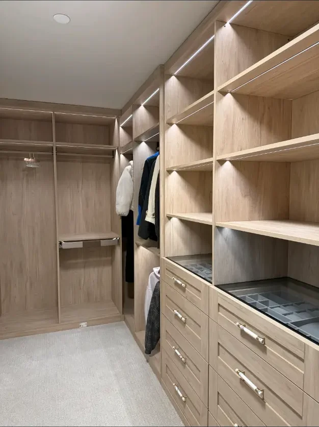 Seattle walk-in closet shelving and drawers