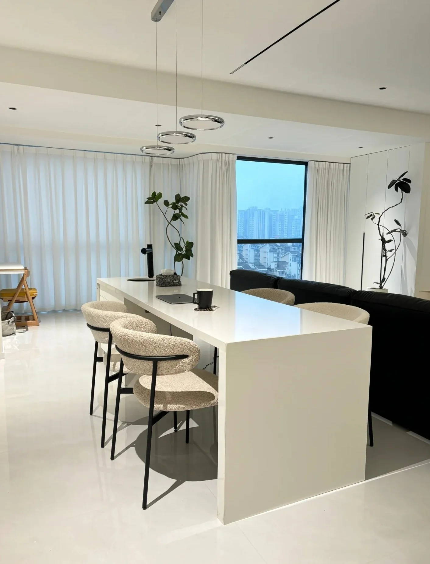 White quartz waterfall island with bar seating