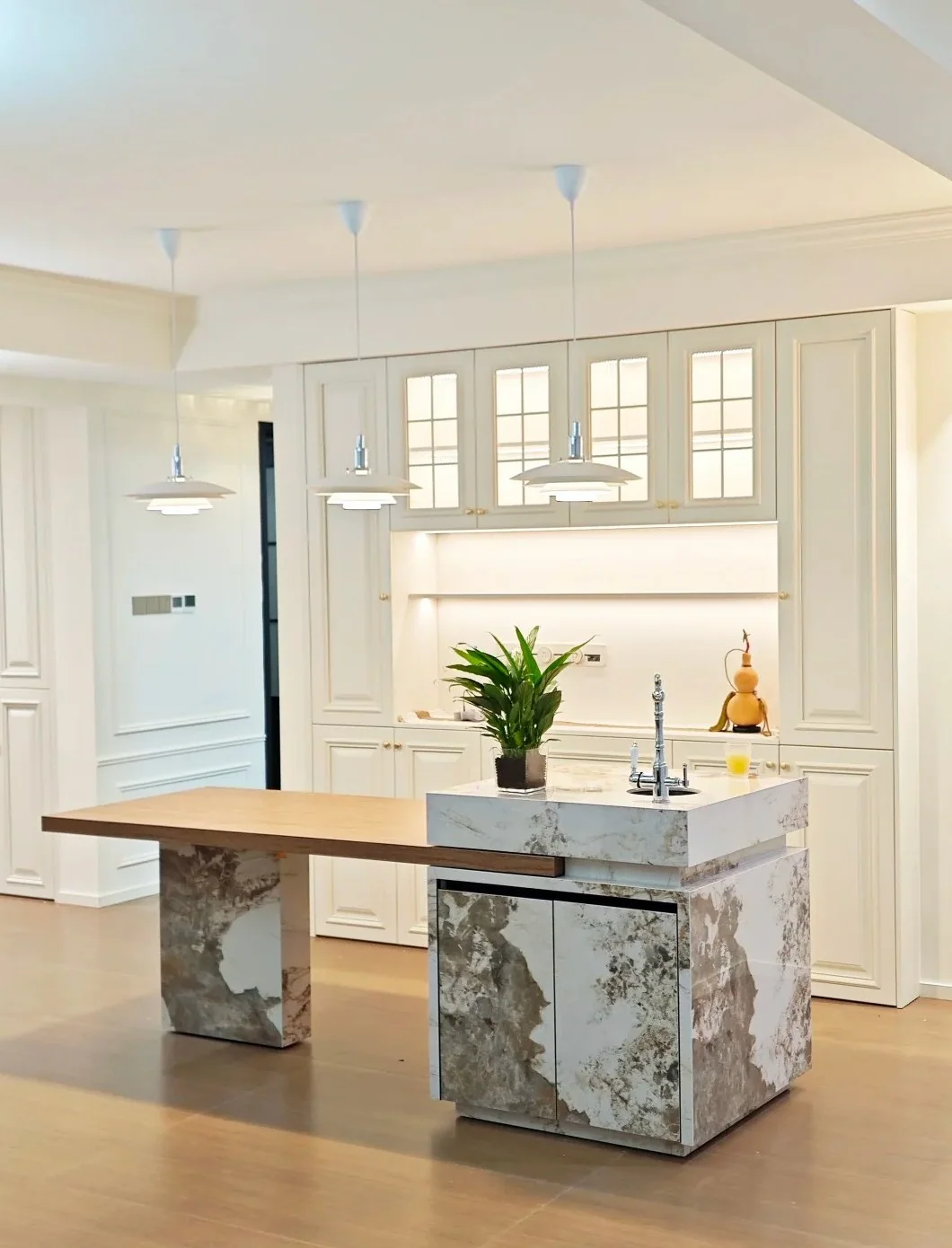 Decorative sintered stone kitchen island combined with wood