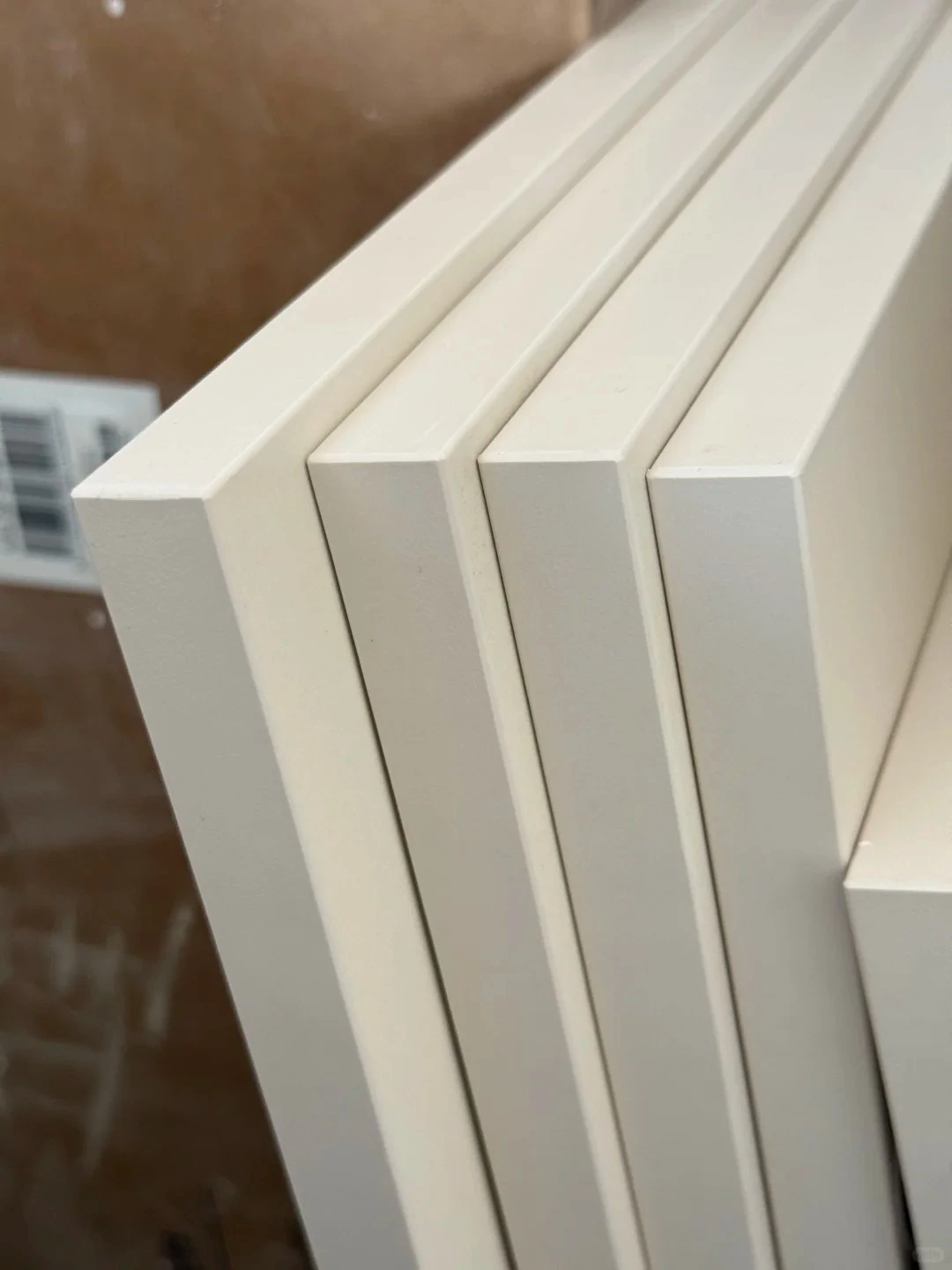 Close-up inspection reveals glue lines, chipped edges and inconsistent trimming that a wide view may miss.