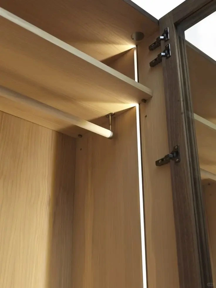 Integrated cabinet lighting should be powered on before packing to verify output and installation position.