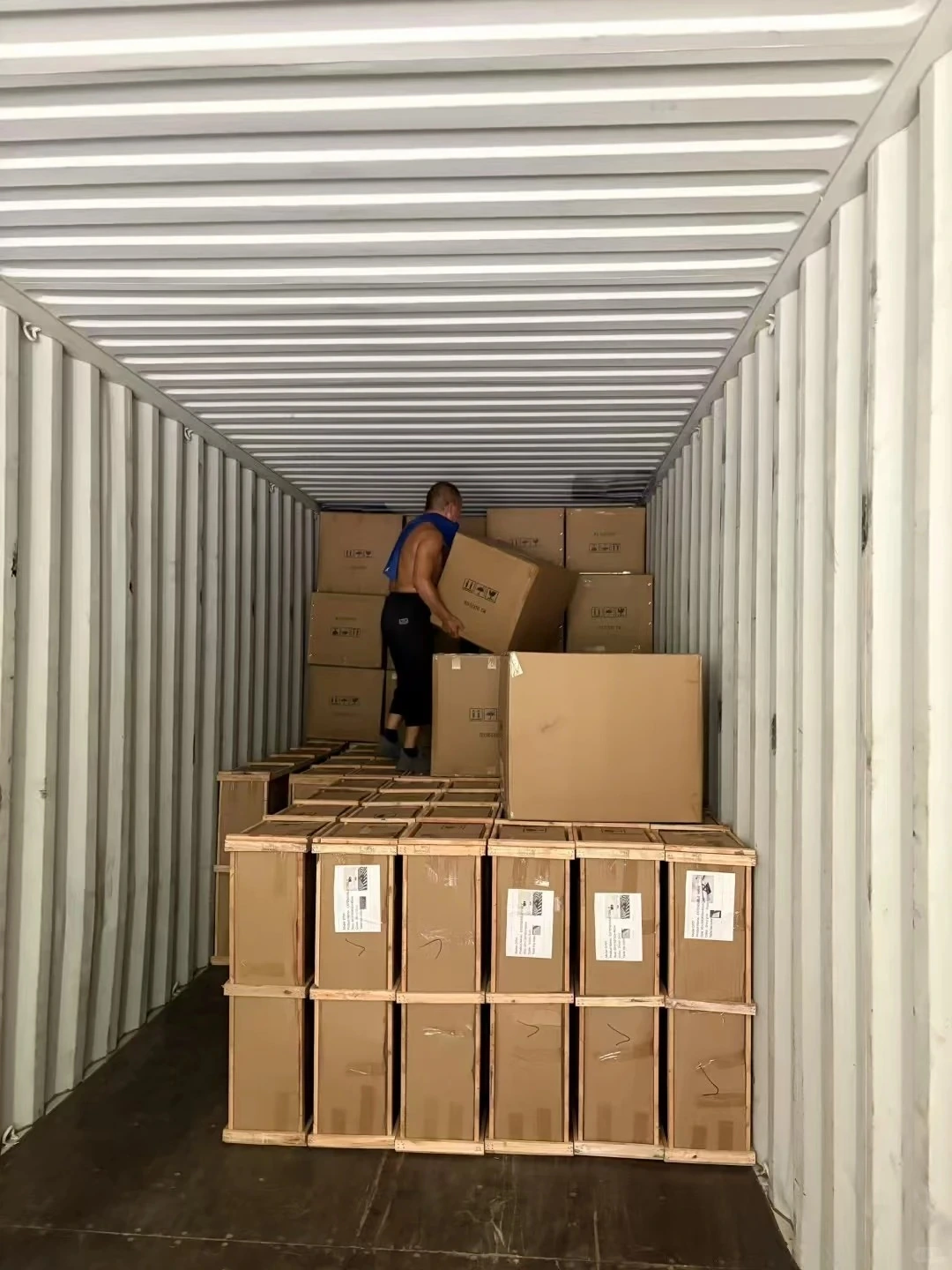 Export packing should protect finished faces, corners and hardware while keeping each module clearly identified.